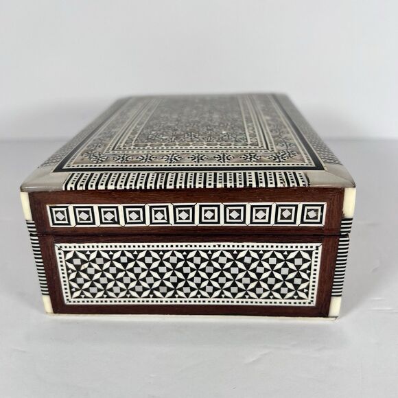 VTG Handcrafted Wooden Trinket Box Inlayed with Mother of Pearl/Abalone 1950's - Picture 9 of 13